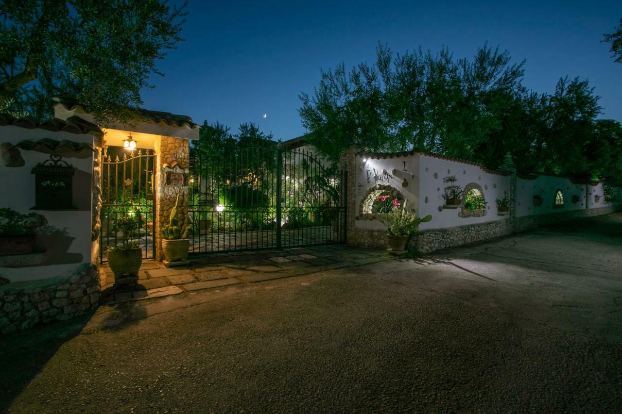 Il Casale Delle Principesse Villa Mattinata Luaran gambar