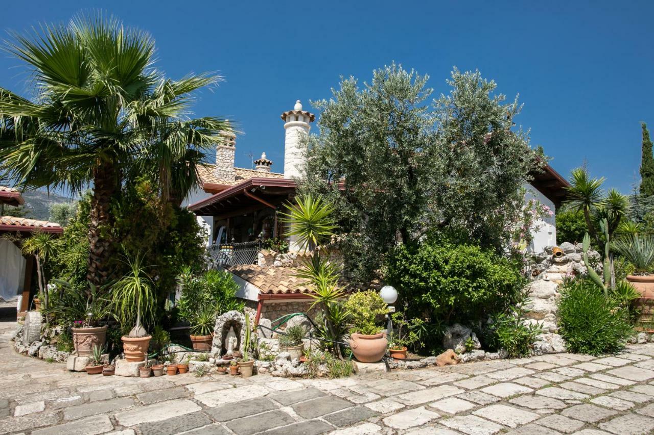 Il Casale Delle Principesse Villa Mattinata Luaran gambar